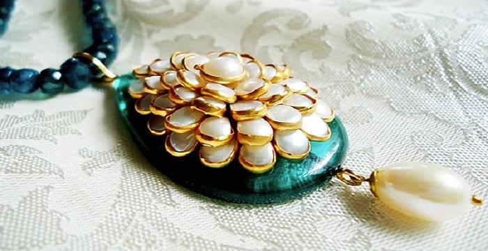 hidden treasures available in select antique boutiques and jewellery houses. pachchikam jewelry indian jewelry & craft heritage ili 18 ogimg