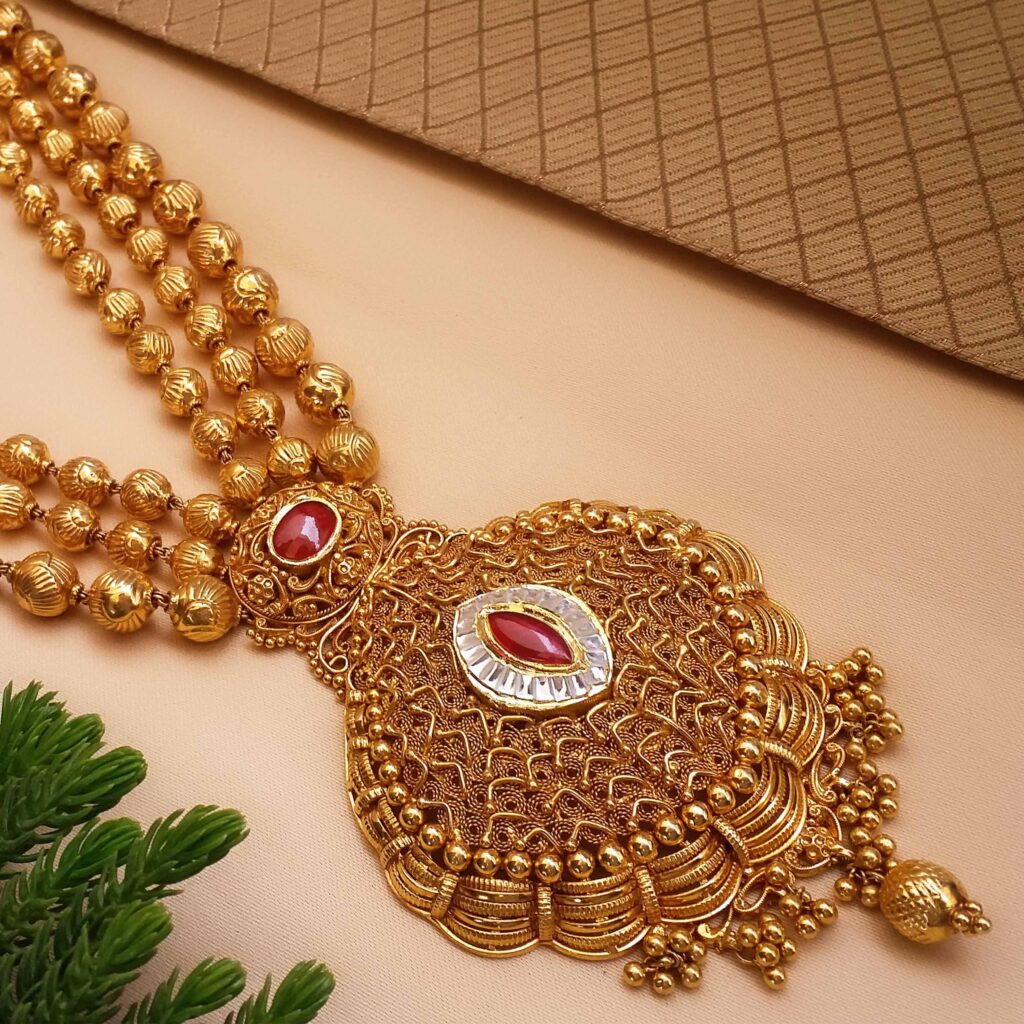 hidden treasures available in select antique boutiques and jewellery houses.
“Pachchikam silver jewel with uncut gemstones and handcrafted framework.”